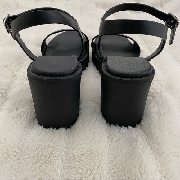 Madden Girl Black Strappy Chunky Heeled Sandals Size 7.5 - Picture 7 of 12